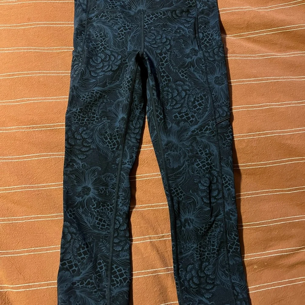 LULULEMON - Picture 2 of 5